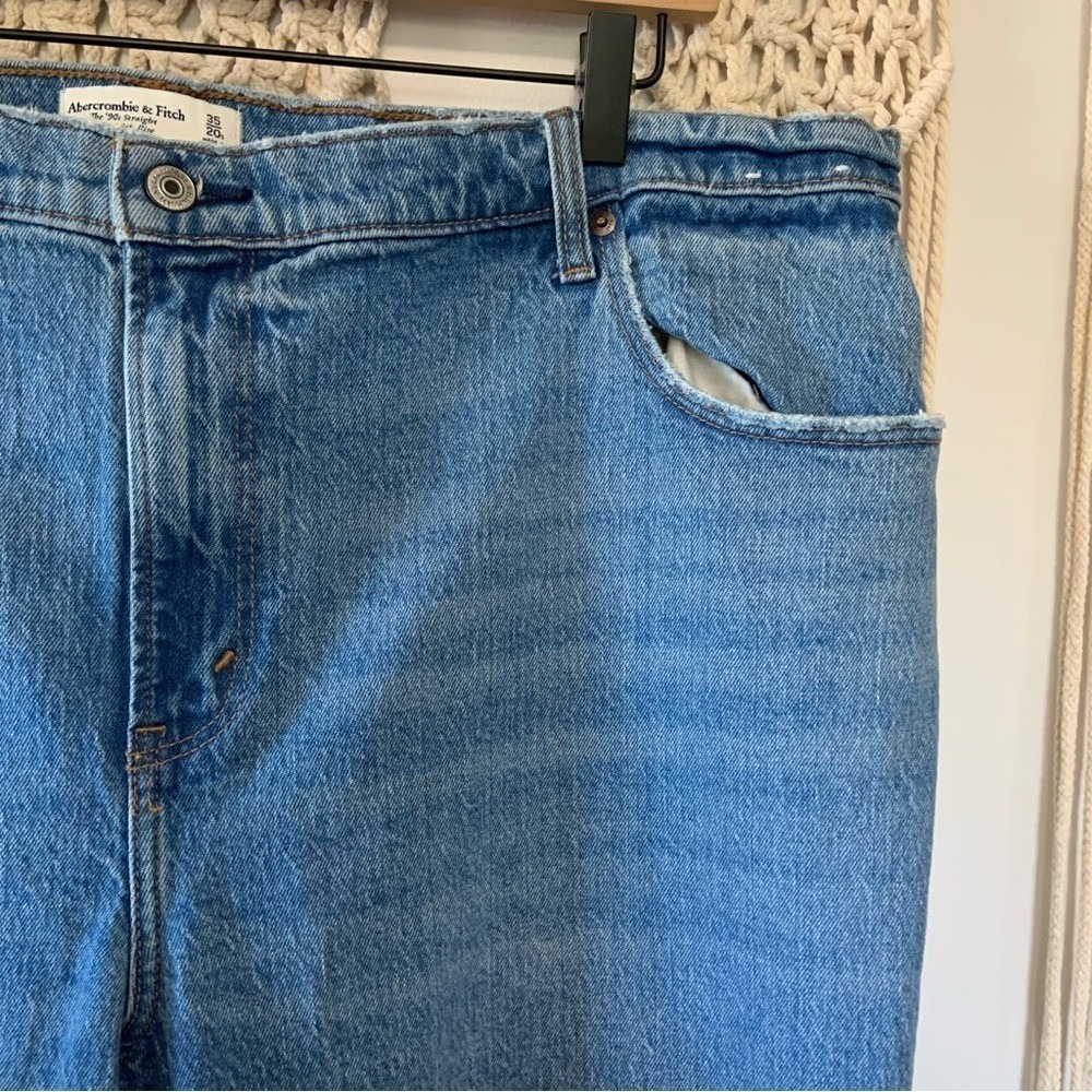 ABERCROMBIE & FITCH 90s Straight Ultra High Rise Distressed Jeans 35 / 20 SHORT - Picture 4 of 11